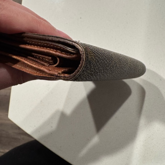 Louis Vuitton Monogram Wallet - Picture 11 of 17